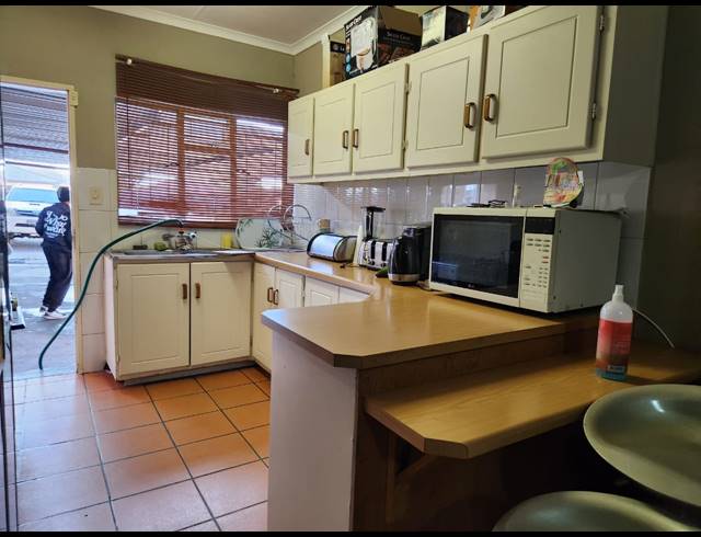 2 BEDROOM APARTMENT FOR SALE IN RUSTENBURG CENTRAL